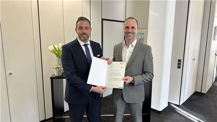 V.l.: Christian Greiner, Oberbürgermeister der Stadt Andernach, Clemens Hoch, Wissenschafts- und Gesundheitsminister von Rheinland-Pfalz. Foto: Stadtverwaltung Andernach / Regina Unruh