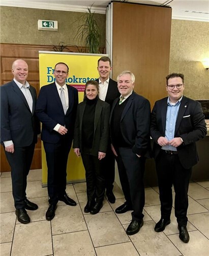 V.l.: Christian Koch (Fraktionsvorsitzender Kreistag), Jörn Freynick (Kreisvorsitzender), Jana Rentzsch (Stellv. Kreisvorsitzende), Henning Höne (Landesvorsitzender), Christoph Maurer (Stadtverbandsvorsitzender Rheinbach), Marc Frings (Fraktionsvorsitzender Rheinbach). Foto: privat