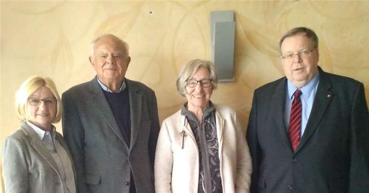 V.l.: Christine Thirolf, Dr. Dieter Börsch, Anna Turiaux aus Remagen und der Landesvorsitzende Günther Ramsauer.“ Privat