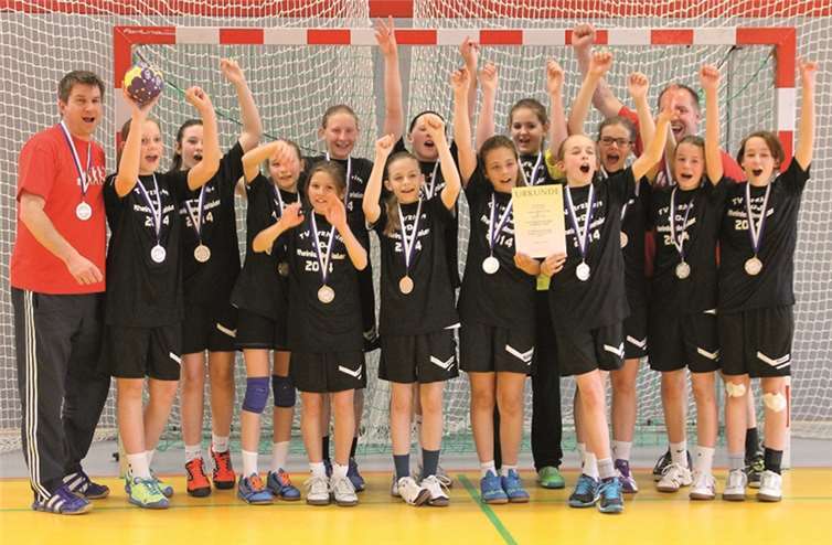 V.l.: Christoph Redelbach, Nina Overbeck, Jule Rohrbach, Nora Gabriel, Alina Steffens, Paula Ferber, Angela Koch, Emma Krobb, Tabata Kern, Marie Lohner, Mieke Weiler, Laura Wahl, Dominik Kleeschulte, Jana Kappesser, Katharina Kurz.privat