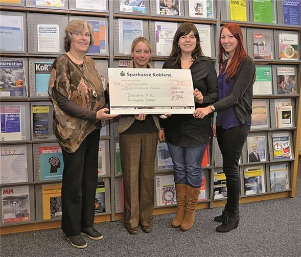 V.l. Claudia Ritter (Leiterin der Bibliothek am RheinMoselCampus), Heike Krautkrämer (Geschäftsführerin des Kinderbundes Koblenz) sowie Ana Sauer und Ann-Kathrin Mallmann (beide Bibliothek am RheinMoselCampus). privat