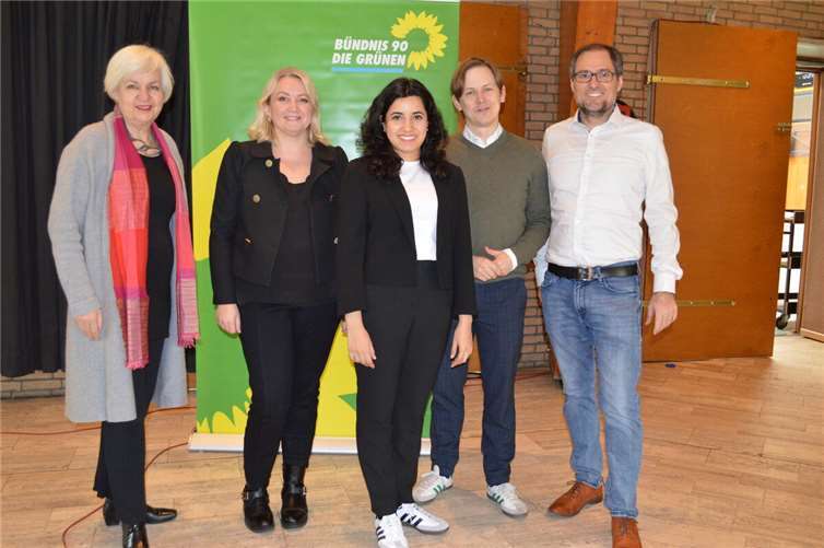 V.l.: Claudia Schmitz, Verena Örenbas, Misbah Khan, Dr. Heiko Knopf und Dr. Andreas Resch. Foto: AB