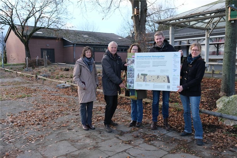 V.l.: Cornelia Chemnitz - Vorstand Verein LAG Voreifel, Peter Meyer - NABU Bonn, Eva Konrath - Gemeindeverwaltung, Bürgermeister Tobias Leuning, Lina Mombauer - Regionalmanagement Leader Voreifel. Foto: Gemeinde Swisttal