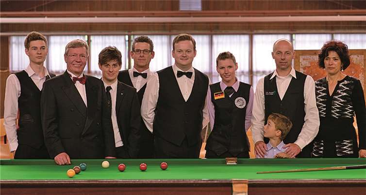 (V.l.) Daniel Dück, Rolf Kalb, Oliver Strehle, Thomas Hein, Shaun Murphy, Diana Stateczny, Kai, Maurice und Teodora Letzelter.Privat