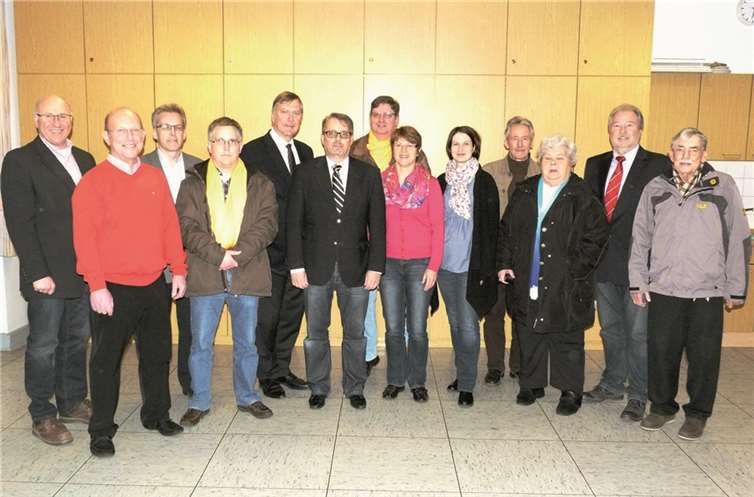 (V.l.) Die Kandidaten: Gregor Sebastian, Alfred Förner, Christoph Münch, Klaus Beu, Rolf Deißler, Engelbert Felk, Albert Maur , Annette Sebastian, Petra Kalenborn, Hans Boes, Ilse Irmler, Manfred Rheindorf, Herman-Josef Tumbrink. Privat