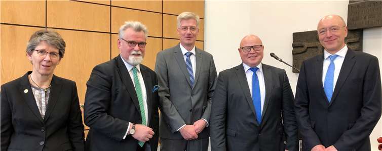 V.l.: Die Präsidentin des OLG Marliese Dicke, Minister Herbert Mertin, Direktor Ingo Steinhausen, Direktor a.D. Bernhard Hübinger und der Präsident des LG Koblenz Stephan Rüll.Foto: privat