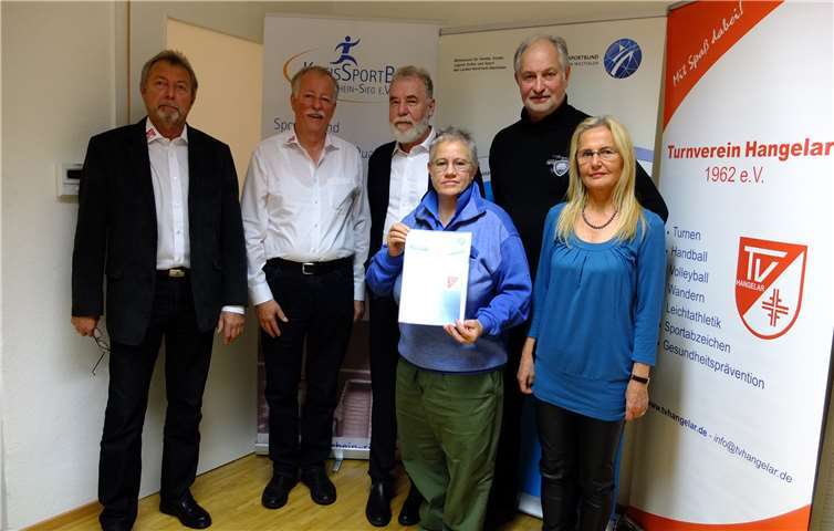 V.l.: Dietmar Roos, Zweiter Vorsitzender des TV Hangelar; Manfred Baltes, Pressewart des TV Hangelar; Otto Deibler, Erster Vorsitzender des TV Hangelar; Dagmar Ziege, Fachkraft zur Koordinierung des Qualitätsbündnisses SSB Köln; Wolfgang Müller, Präsident des KSB Rhein-Sieg; Irma Gillert, Geschäftsführerin des KSB Rhein-Sieg.Kreissportbund Rhein-Sieg