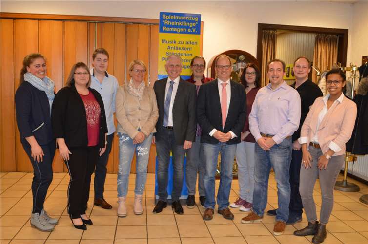 V.l.: Dinah Seiny, Jennifer Burghardt, Stefan Hartung, Rita Seiny, Peter Burghardt, Heike Herrmann, Ernst Klein, Sandra Görres, Alexander Lembke, Kevin Zankl und Maria Pinger.Fotos: AB