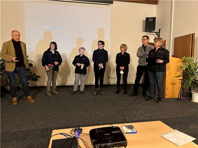 V.l.: Dr. Hans-Georg Hansen, Carmen Rakemann, Gabriele Specht-Birlem, Brigitte Witschas, Hiltrud Ruland, Rolf Gross, Sigrid Schug. Zu dem Team Kommunales Kino gehören auch Doris Jonas, Abdu Osman und Asbas Osman.