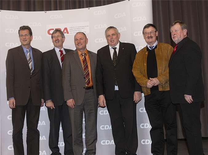(V.l.): Dr. Ralf Brauksiepe, CDA-Landesvorsitzender von NRW, Bardo Kraus, Landesvorsitzender von 2007 bis 2013, Adolf Kessel, neuer Landesvorsitzender, Karl-Josef Laumann, CDA-Bundesvorsitzender, Josef Zolk, Landesvorsitzender von 1999 bis 2007 und Hans Peter Siewert, Landesvorsitzender von 1994 bis 1999.Privat