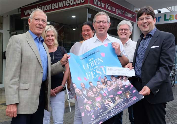 V.l.: Eberhard Malzi, Jutta Günther, Verwaltungsleiterin des Minski-Kooperationspartners VHS, Sabine Weiler, Michael Mertes, Wolfgang Hartmann, Leiter des Jugend- und Sozialamts, und Bürgermeister Michael Mang.privat