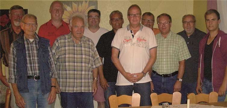 V.l.: Ehrenvorsitzender Egon Meid, Ehrenmitglied Kurt Marx, 2. Vors. Frank Furch, Ehrenmitglied Adolf Furch, Stiftungsvorstand Markus Tiede, GF Udo Monschau, 1. Vorsizender Frank Furch, Beisitzer Abbi Mintgen, 1. Vorsitzender Hauptverein Rainer Schneider, Ehrenmitglied Rudi Bettscheider und Kassierer Lukas Furch.privat