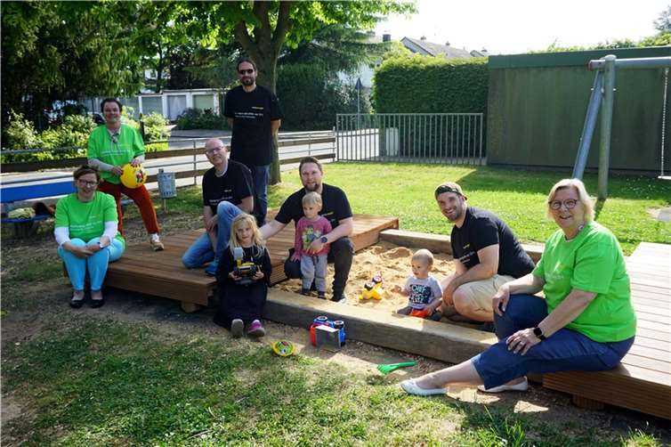 V.l.: Elisabeth Schlüter, Lydia Bauer, Frank Basse, Christian Steffes, Sascha Tietz, Florian Schwanitz und Petra Kalkbrenner. Foto: privat