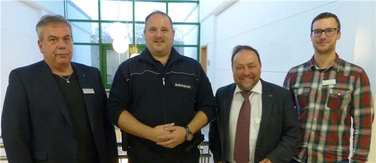 (V.l.): Fachbereichsleiter Hans-Peter Nürnberg, Komm.-Vollzugsbeamter Thomas Ruzanski, Bürgermeister Alfred Schomisch und Sachgebietsgruppenleiter Alexander Röser.Foto: privat