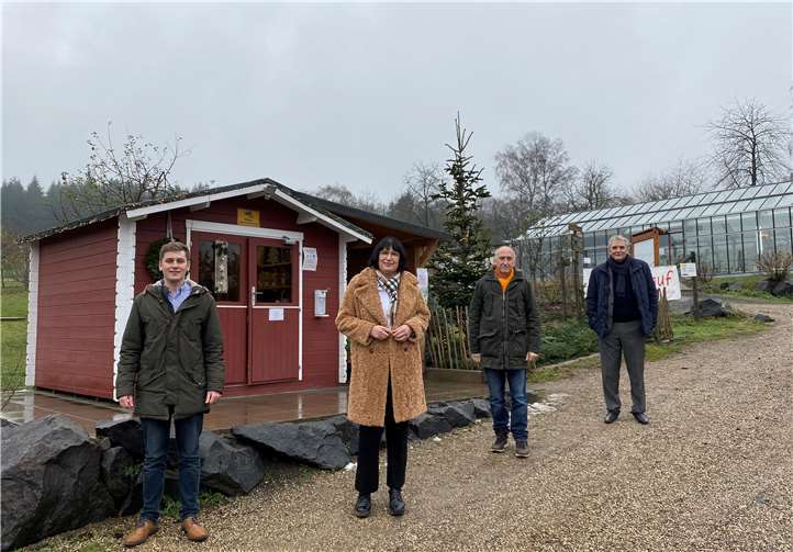 V.l.: Felix Dötsch, Anette Moesta, Dr. Hans-Georg Hansen und Claus Peitz besuchen Permakultur in Andernach.Foto: privat