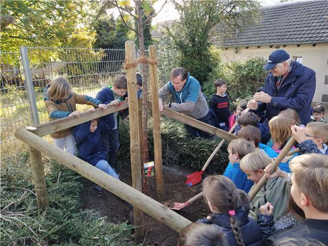 V.l.: Frank Scheer (Naturpark Rheinland), Bürgermeister Ludger Banken.
