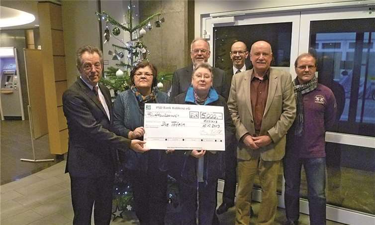 (V.l.) Franz Merkes (Vorstandsvorsitzender der PSD Bank Koblenz eG), Bettina Deimling-Isack (Tafel Westerwald), Iris Buchmann (Tafel Rhein-Lahn), Ludwig Geissbauer (Tafel Hunsrück), Bernd Schittler (Vorstand der PSD Bank Koblenz eG), Bernd Neitzert (Tafel Koblenz), Dieter Weiler (Tafel Koblenz).  Privat