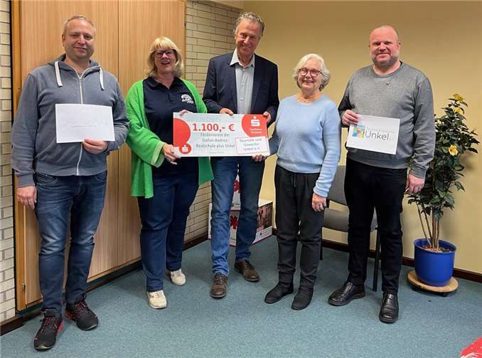 V.l.: Georg Schober (1. Vorsitzender BV), Monika Koch (2. Vorsitzende Förderverein), Knut von Wülfing (1. Vorsitzender T&G), Christa Bertram (1. Vorsitzende Förderverein) Martin Bierwirth (Schatzmeister T&G). Foto: privat