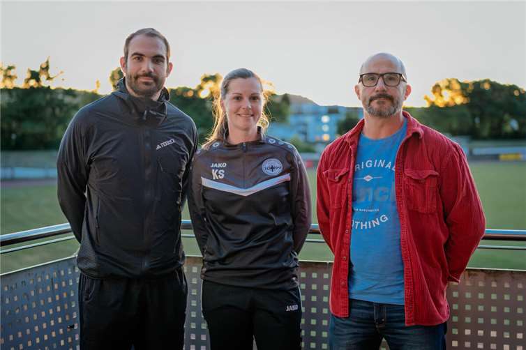 Katharina Sternitzke und Sascha Oestreich übernehmen als neues Duo V.l.: : Geschäftsführer Florian Stein, Juniorinnen-Koordinatorin und künftige Trainerin Katharina Sternitzke, künftiger Trainer Sascha Oestreich. Foto: