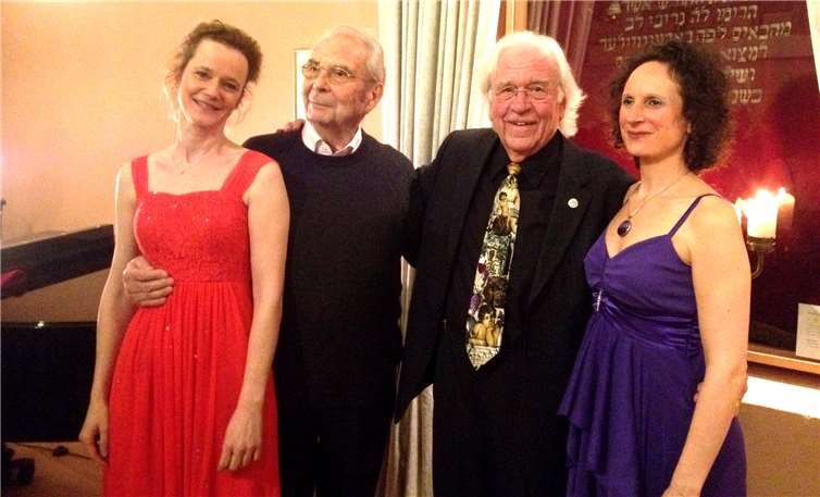 (V.l.) Gisbert Stenz, Horst Saul, Britta Bauer und Alexandra Tschida.Gerd Weigl