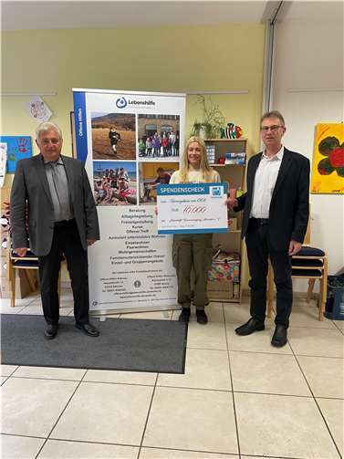 V.l.: Günter Wohlgemuth, ehrenamtliches Vorstandsmitglied der Fürsorgekasse, Ute Voß, stellvertretende Vorsitzende der Lebenshilfe, Wolfgang Ropertz, ehrenamtlicher Vorsitzender der Fürsorgekasse.Foto: privat