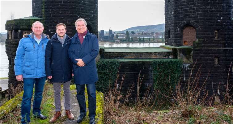 V.l.: Günther Hirzmann (Bürgermeister Ortsgemeinde Erpel), Björn Ingendahl (Bürgermeister Stadt Remagen) und Karsten Fehr (Bürgermeister Verbandsgemeinde Unkel).Foto: Frank Homann