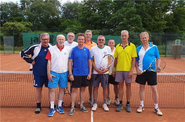 (V.l.): Hans Dobrzin, Gunder Hild, Rolf Röder, Jürgen Holzkämper, Thomas Kettler, Hans-Werner Saar, Jürgen Becher, Peter Beicht, Reinhold Schäfer.Foto: SG RW Neuwied/Heimbach-Weis