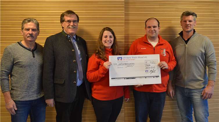 (V.l.:) Hartmund Strieker, Bürgermeister Klaus Bell, Jennifer Neumann und Michael Löb (beide Musikzug Plaidt) sowie Martin Busenbender. Foto: privat