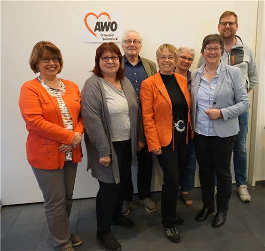 V.l.: Heike Mertens, Anne Zimmer, Peter Ridder, Maria Gleißner, Marianne Schaar, Gisela Hein, Florian Leuning. Foto: privat