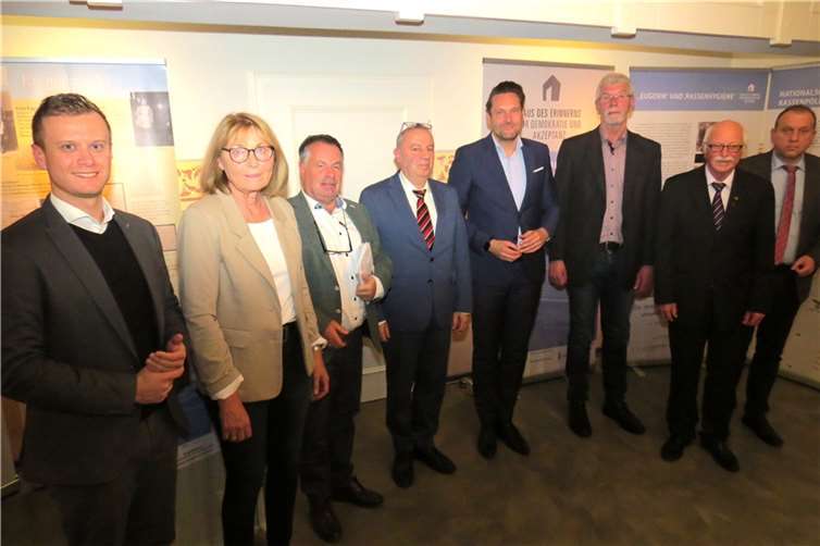 V.l.: Henrik Drechsler; Brigitte Decker; Friedhelm Münch; Avadislav Avadiev; Daniel Stich; Rolf Hans; Richard Keuler; Johannes Bell. Fotos: AKR