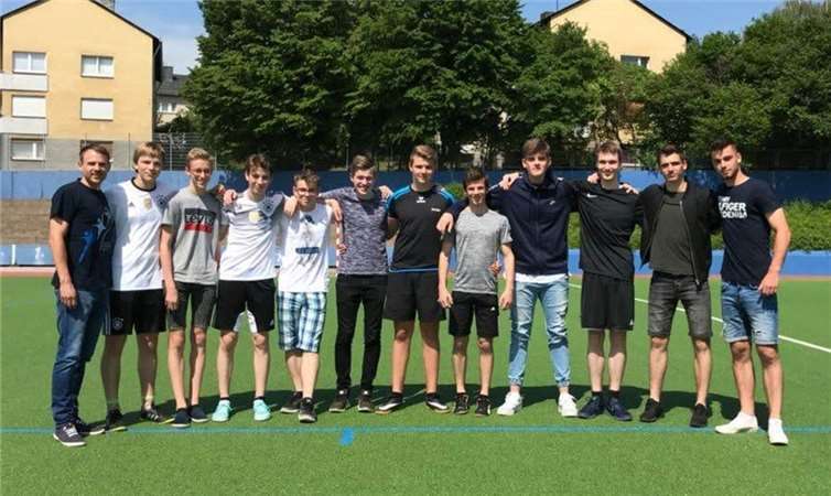 V.l.: Herr Hoffmann, Leonard Zerwas, Dani Ektilah, Noah Ostrominski, Jakob Rotta, Lennard Schmutzler, Reinhold Brant, Marvin Görgen, Mathis Leewog, Felix Herrmann, Jan Krümpelmann. privat