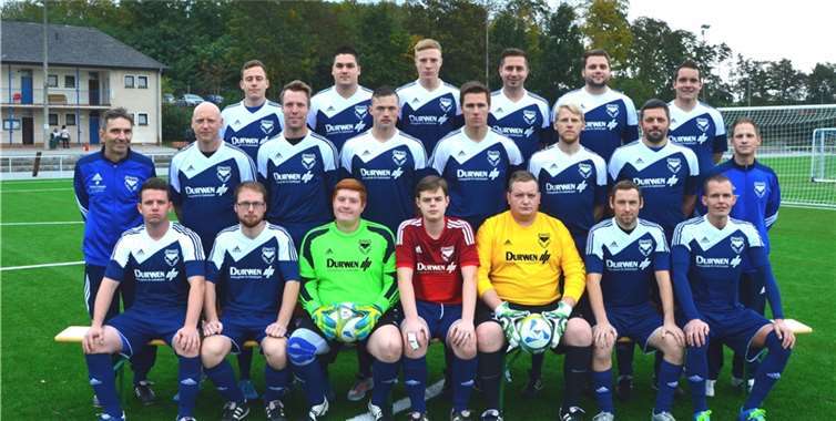 V.l.: Hintere Reihe: Jonas Lichtl, Yannick Frank, Tobijas Thiele, Holger Krämer, Marcel Freitag, Mathias Paffhausen. Mittlere Reihe: Trainer Thomas Lehmann, Sascha Rapp, Sebastian Seemann, Christian Hauröder, Jan Boos, Pascal Moskopp, Denis Astor, Mike Müller. Vordere Reihe: Florian Rollmann, Tim Ohlig, Daniel Neunheuser, Lucas Schäfer, Daniel Werling, Timo Engels, Philipp Wolf. Es fehlen: Kevin Bräuer, Nivethan Inkaran, Sebastian Scherer.Privat