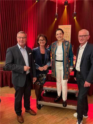 V.l.: Horst Gies, Petra Schneider, Ghazel Wahisi, Guido Orthen. Foto: P. Schneider