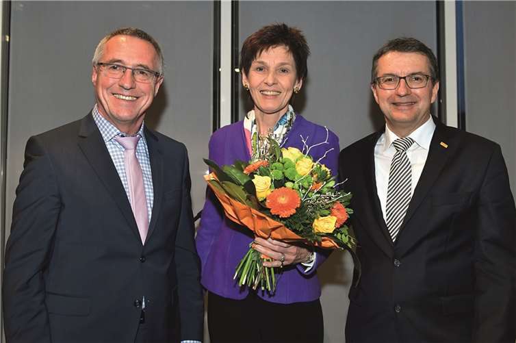 (V.l.)  Innen-Staatssekretär Günter Kern, Landessportbund-Präsidentin Karin Augustin und Lotto-Geschäftsführer Jürgen Häfner freuten sich über die vielen Gratulanten gestern Abend. Fotos: Peter Seydel