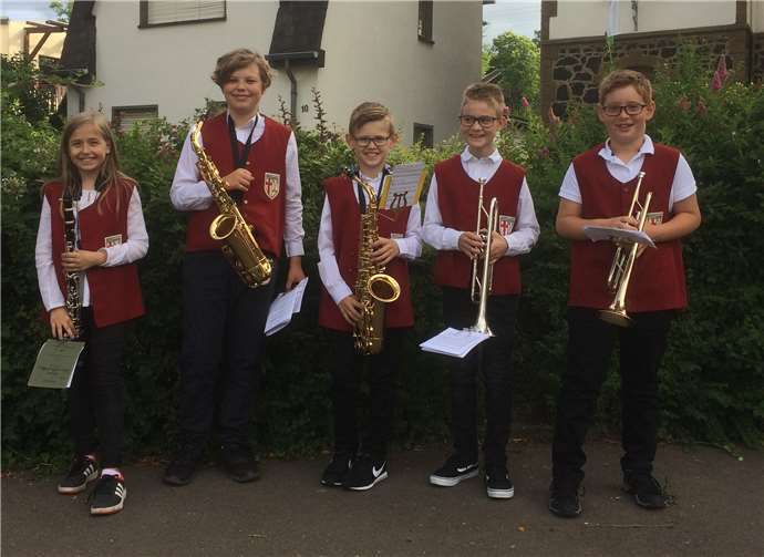 (V.l.): Ivanna Lay (Klarinette), David Bromma (Saxophon), Jarne Friedrich (Saxophon), Lewin Abresch (Trompete) und Felix Hammer (Trompete).