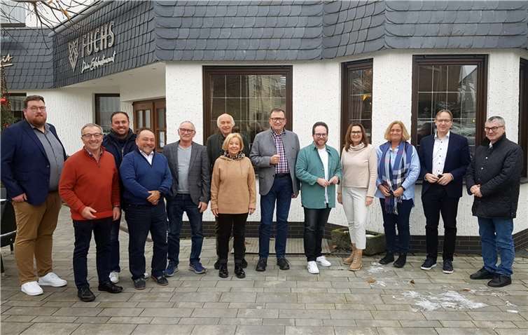 V.l.: Jan Scheuren (Geschäftsführer Vulkanpark), Rudolf Schneichel, Jens Firmenich, Alfred Schomisch, Ernst Einig, Bernhard Mauel, Hannelore Knabe, CDU-Fraktionsvorsitzender Georg Moesta, Erster Kreisbeigeordneter Pascal Badziong, MdB Mechthild Heil, Ute Stuhlträger-Fatehpour, Horst Hohn und Landrat Dr. Alexander Saftig. Foto: privat