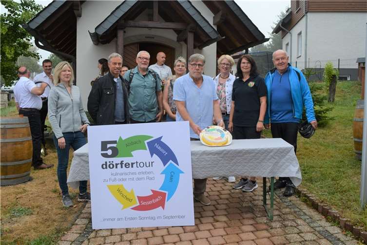 V.l. Jenny Groß, MdL – CDU, Michael Merz, Bürgermeister der Verbandsgemeinde, Dietmar Quernes, Ortsbürgermeister Nauort, Birgit Stoffels, Beigeordnete der Ortsgemeinde Alsbach (in Vertretung der Ortsbürgermeisterin), Roland Lorenz, Ortsbürgermeister Caan, Ina Anhäuser, Ortsbürgermeisterin Sessenbach, Christine Klasen, Ortsbürgermeisterin Wirscheid, Bernhard Wiemer, 1.Beigeordneter Stadt Bendorf (in Vertretung des Stadtbürgermeisters). Foto: Ortsgemeinde Caan