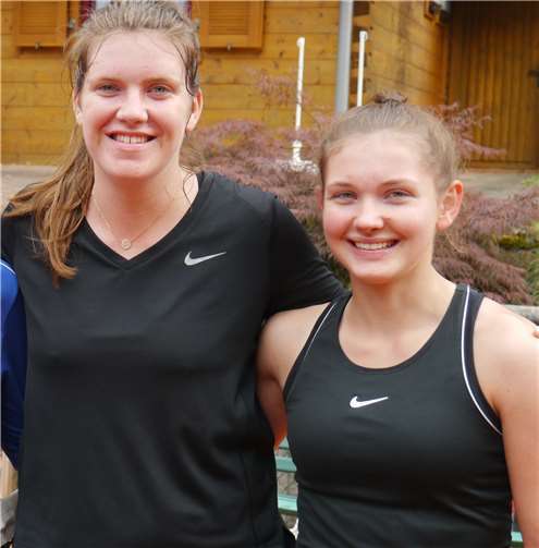 V.l.: Jil Dreidoppel und Ayleen Herder waren in ihrem Winterrunden-Match mit 3:1 gegen den TC Selters erfolgreich.Foto: Dietrich Rockenfeller (Archiv TC Steimel)
