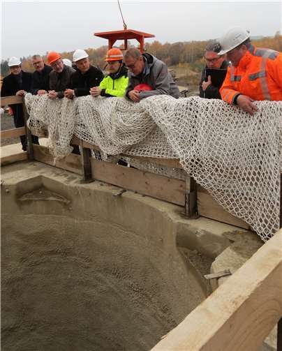 (V.l.): Joachim Plitzko, 1. Beigeordneter VG Mendig, Hans Peter Ammel, Stadtbürgermeister Mendig, Prof. Dr. Georg Wieber (LBG), SGD Nord Präsident Dr. Ulrich Kleemann, Dr. Michael Rogall (LGB), Otmar Schüller, (VG Mendig) Jürgen Zinken (VG Mendig), Dr. Till Hellenkamp, Firma Taberg.SGD Nord