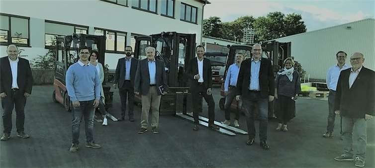 V.l.: Jörg Freisberg, Felix Rockenbach, Silke Normann, Firmeninhaber Andreas Normann, Bernhard Wiemer, Bundestagsabgeordneter Josef Oster, Klaus Döring, Bürgermeisterkandidat Sascha Schoblocher, Dr. Ute Stuhlträger-Fatehpour, Jörg Ferber, Joachim Boos.Foto: privat