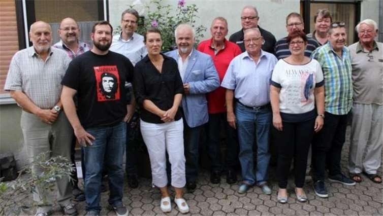V.l.: Jürgen Hunsdorf, Andreas Brubach, Florian Garzombke, Henning Wirges, Anja Lorenz, Ferhat Cato, Karl-Heinz Pieper, Karl-Heinz Esch, Dieter Dany, Carmen Fiege, Jürgen Müller, Stefan Diesler, Dieter Matheis und Albert Wagner. Privat