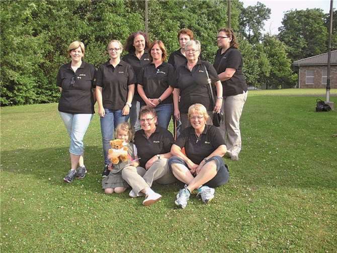 (V.l.) Julia Christmann, Lisa Wagner, Gabi Meinert, Nadine Groh, Manuela Weinand, Elke Kliebisch, Martina MüllerSitzend: Brigitte Arenz und Birgit Becker. Auf dem Bild fehlen: Manuela Göbel, Ruth Degen-Leyendecker und Martina Günther. Privat