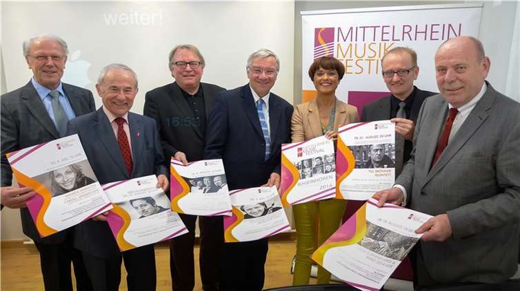 (V.l.) Karl Ottes (Vorstandmitglied Zweckverband Welterbe Oberes Mittelrheintal),Hans-Dieter Gassen (Vorstandvorsitzender der "Freunde des Mittelrhein Musik Festivals e.V."), Walter Schumacher (Staatssekretär im Ministerium für Bildung, Wissenschaft, Weiterbildung und Kultur), Prof.Dr. Joachim Hofmann-Göttig (Oberbürgermeister der Stadt Koblenz),Ulrike Piel (Festivalleitung), Frank Lefers (Festivalleitung) und Theodor Winkelmann (Vorstandsvorsitzender der Volksbank Koblenz Mittelrhein e.G.). Foto: PIEL