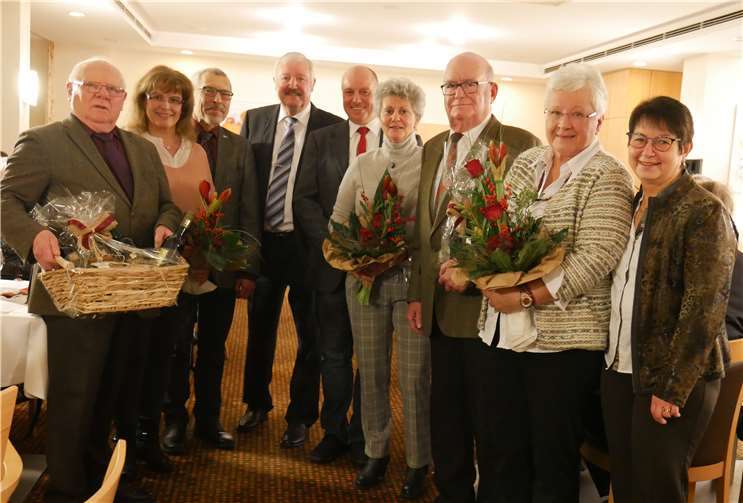 (V.l.:) Karl Reichle, Brigitte und Franz Maurer, Günter Schwarz, Jürgen und Monika Schumacher, Manfred Wistuba, Gudrun Mink und Petra Schwarz. Foto: Ingrid Mecklenburg