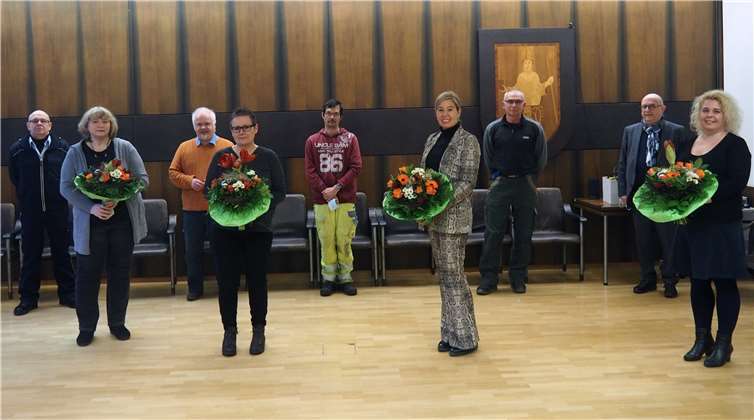 V.l.: Karl-Werner Kamp, Karin Ramscheidt, Ferhat Cato, Karin Adekunle, Thomas Michels, Sabine Schmidt, Michael Schneider, Bürgermeister Kessler und Daniela Grötzinger.