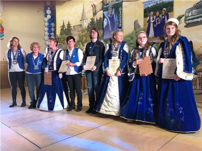 V.l.: Kathrin Meier, Agnes Schmitz, Melanie Saftig („Narr von Europa in Gold“), Helga Bensberg, Christine Obladen („Narr von Europa in Silber“) und Jungfrau Lillith I. (Kalff), Prinzessin Mylène I. (Declair), Bäuerin Celina I. (Berke) („Narr von Europa in Bronze“). Fotos: privat