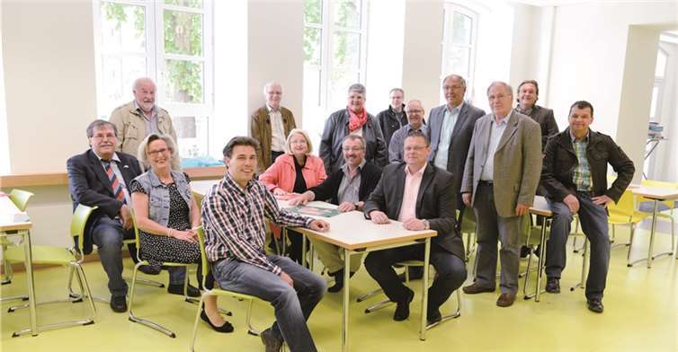 V.l. Klaus Bell, Plaidt, Tessy Höllfritsch, Plaidt, Pascal Nachtsheim, Saffig, Hedi Thelen, Plaidt, Rudolf Schneichel, Kruft, Dirk Rohm, Saffig, dahinter v.l.: Lothar Büchel, Kruft, Kurt Szislowski, Kruft, Jutta Unger, Plaidt, Dr. Jörn Busenkell, Kruft, Detlev Leersch, Nickenich, Karl-Josef Dötsch, Saffig, Manfred Waldecker, Nickenich, Jürgen Zin-ken, Kruft, Walter Kill, Kruft. privat