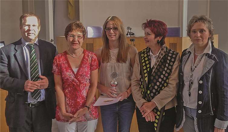 Schülerin im Landtag ausgezeichnet 