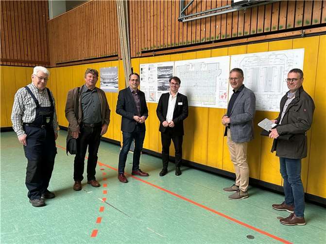 V.l. Klaus Panterott (Schulhausmeister); Jörn Wagner (Sachbearbeiter VG-Selters); Oliver Götsch (Bürgermeister); Bernhard von Oppeln (Architekt); Hendrik Hering (MdL); Marko Zeuner (Fachbereichsleiter VG Selters). Quelle:VG Selters