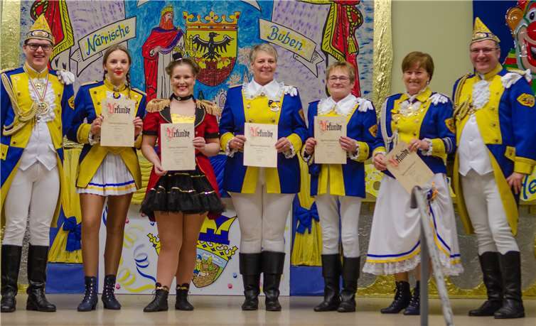 V.l.: Kommandant Robert Lohmer ,Celina Monreal, Klara Zimmermann, Sandra Schleich, Ulrike Schmidt, Barbara Lohmer und Vizekommandant Axel Polch. Fotos: Rheinahr Fotografie